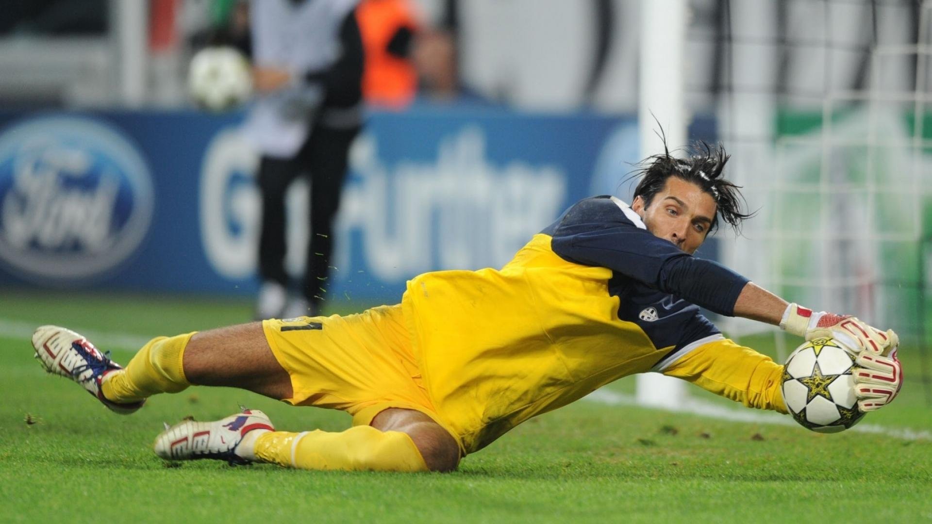 绝地重生！40分钟激战掘金，瓦伦西亚复出首秀惊艳，媒体盛赞，葡萄牙体育转会期远射贴柱
